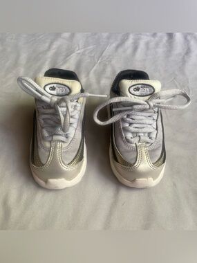 Nike Baby Air Max 95 SE GS 'Metallic Red Bronze' Size 5c Baby Shoes